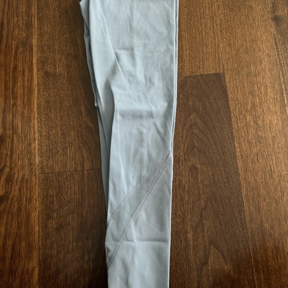 Wunder Train Scalloped Hem High Rise Crop ‘23 - Picture 5 of 9